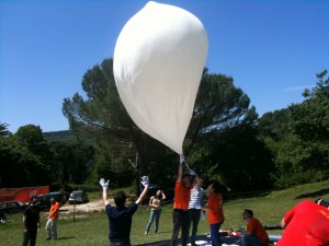 Il gonfiaggio di StratoSpera 2. Foto di Michael Sacchi.