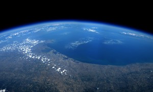 Il mare Adriatico. Il Nord è a sinistra. Panorama di Francesco Bonomi. Il mare Adriatico. Il Nord è a sinistra. Panorama di Francesco Bonomi.