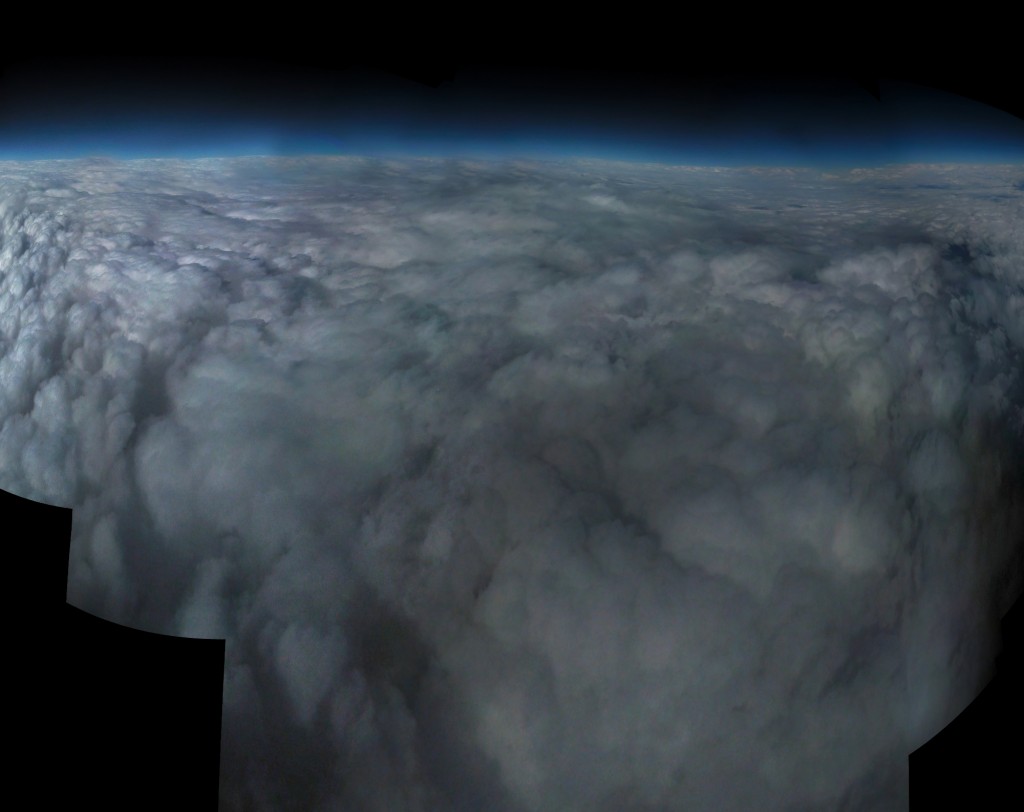 La copertura nuvolosa vista da StratoSpera 5. Mosaico di Riccardo Rossi