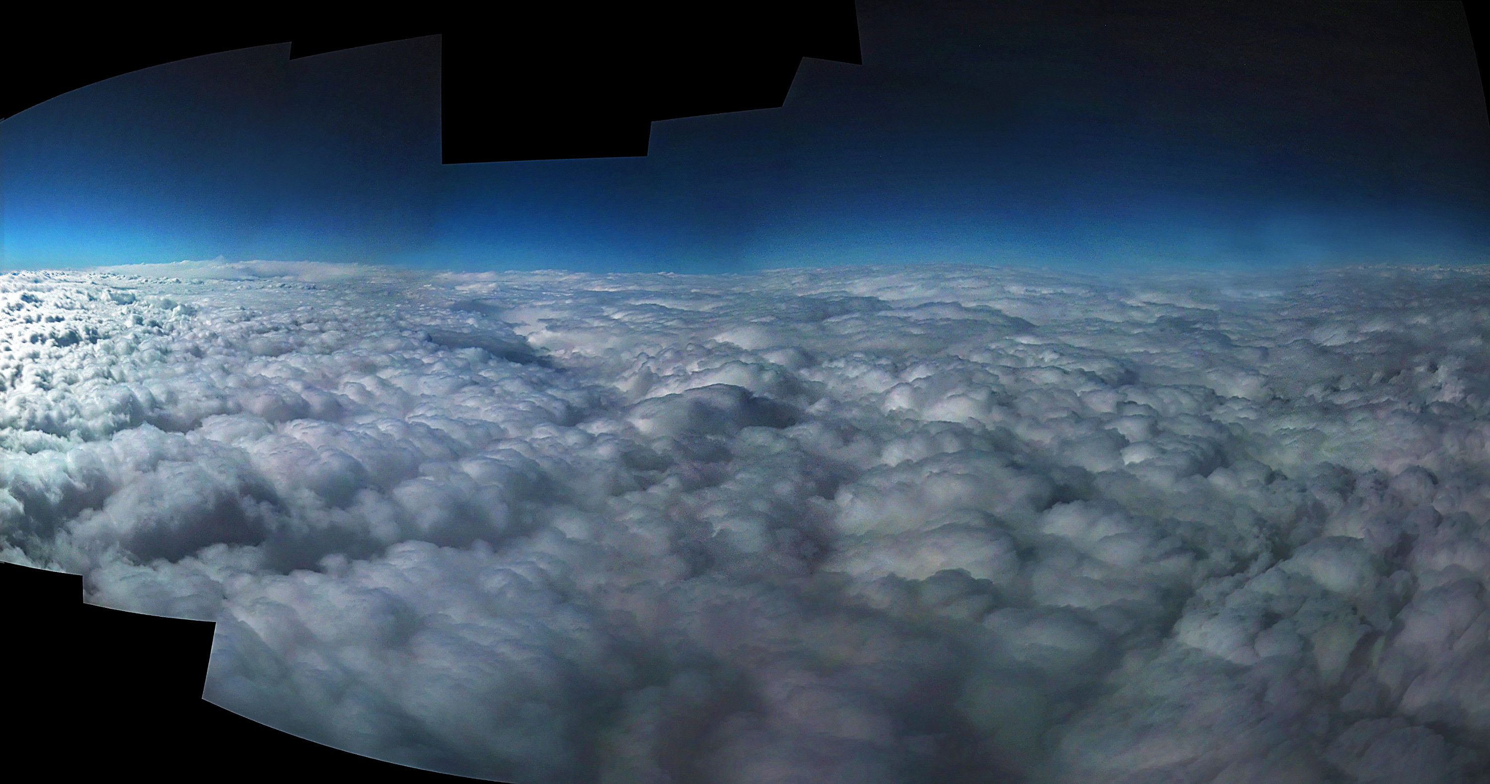 La copertura nuvolosa vista da StratoSpera 5. Panorama di Riccardo Rossi